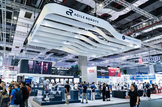智能机器人创新方案亮相，探索工业自动化与科研应用新路径(图1)