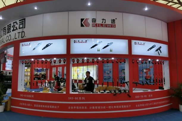 专业电动工具展会奇边速展台设计展示方案(图1)