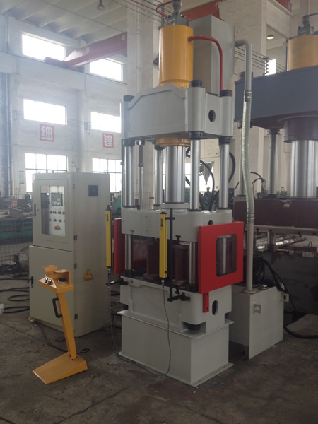 100吨四柱数控液压机(图1)