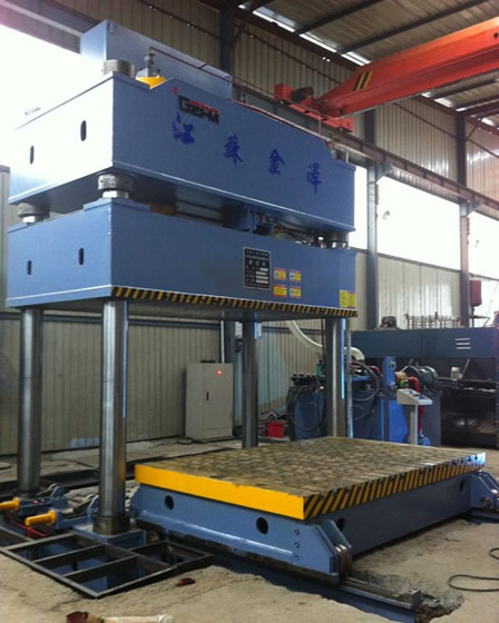 630吨四柱油压机-移动工作台(图1)