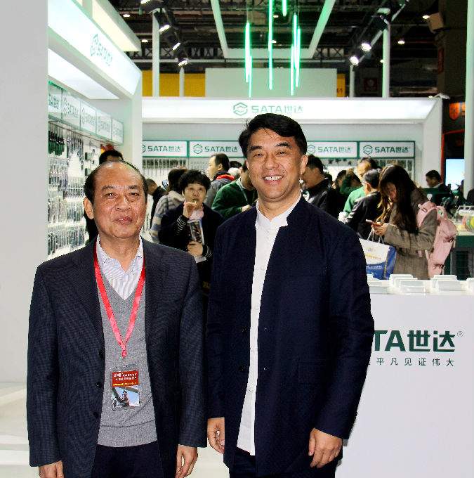 中国五金协会理事长朱仁和视察展会并与企业家交流(图2)