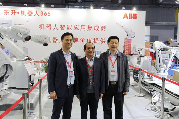 中国五金协会理事长朱仁和视察展会并与企业家交流(图1)