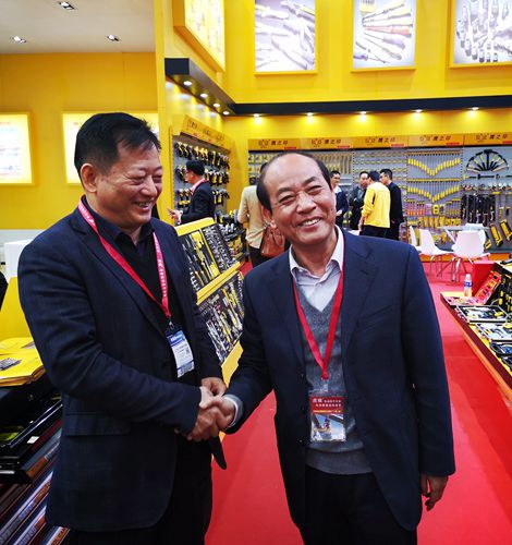 中国五金协会理事长朱仁和视察展会并与企业家交流(图5)