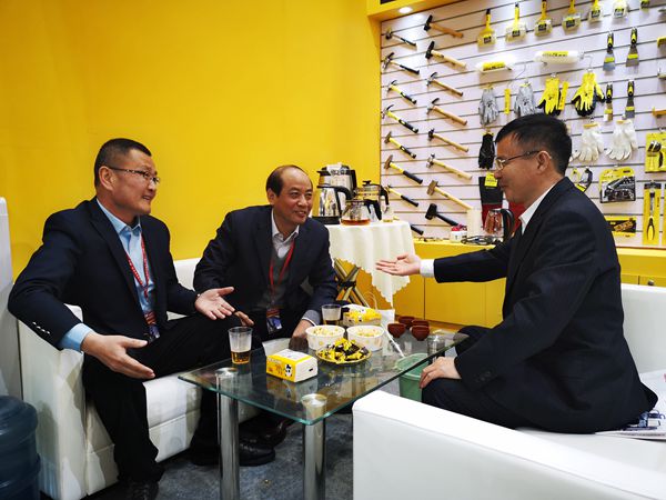 中国五金协会理事长朱仁和视察展会并与企业家交流(图10)