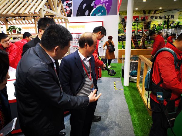 中国五金协会理事长朱仁和视察展会并与企业家交流(图11)